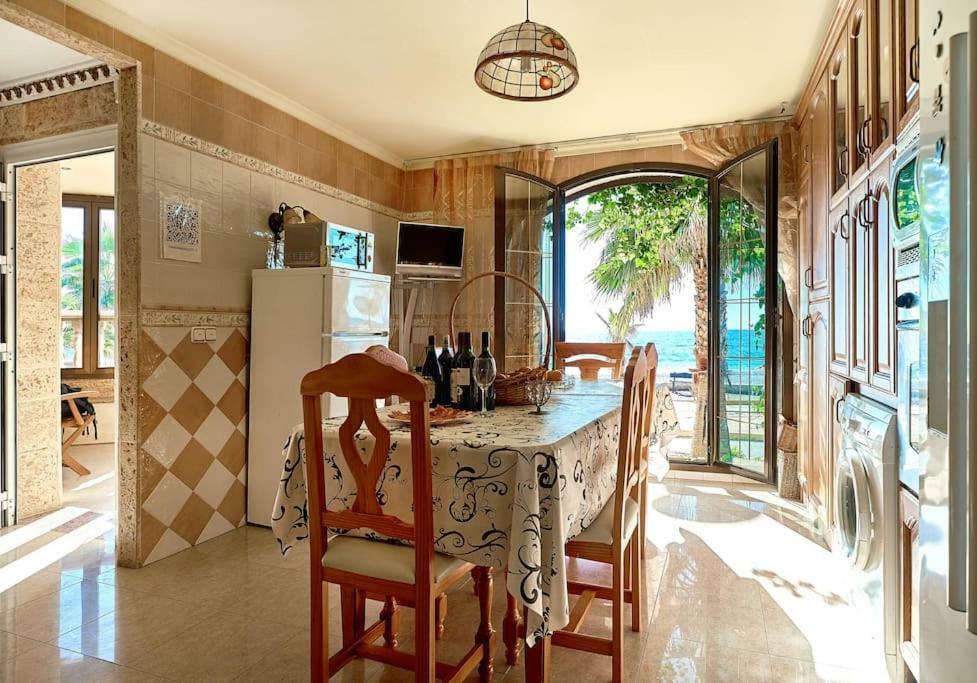 Casa De Sueno En La Playa Villa Adra Kültér fotó